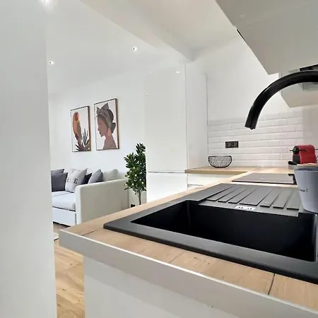 Superbe A 20 Metres De La / Rcm Apartment